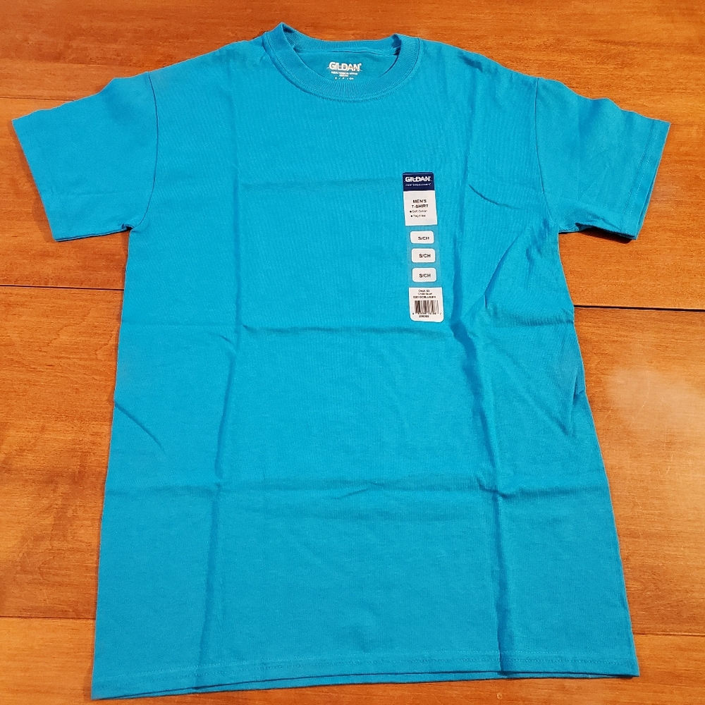 NWT Gildan plain tshirt